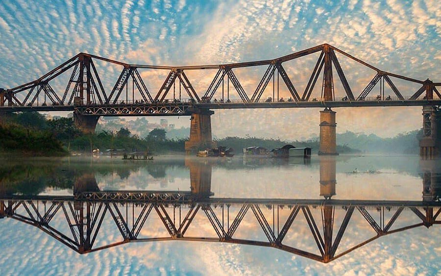 long bien bridge in hanoi